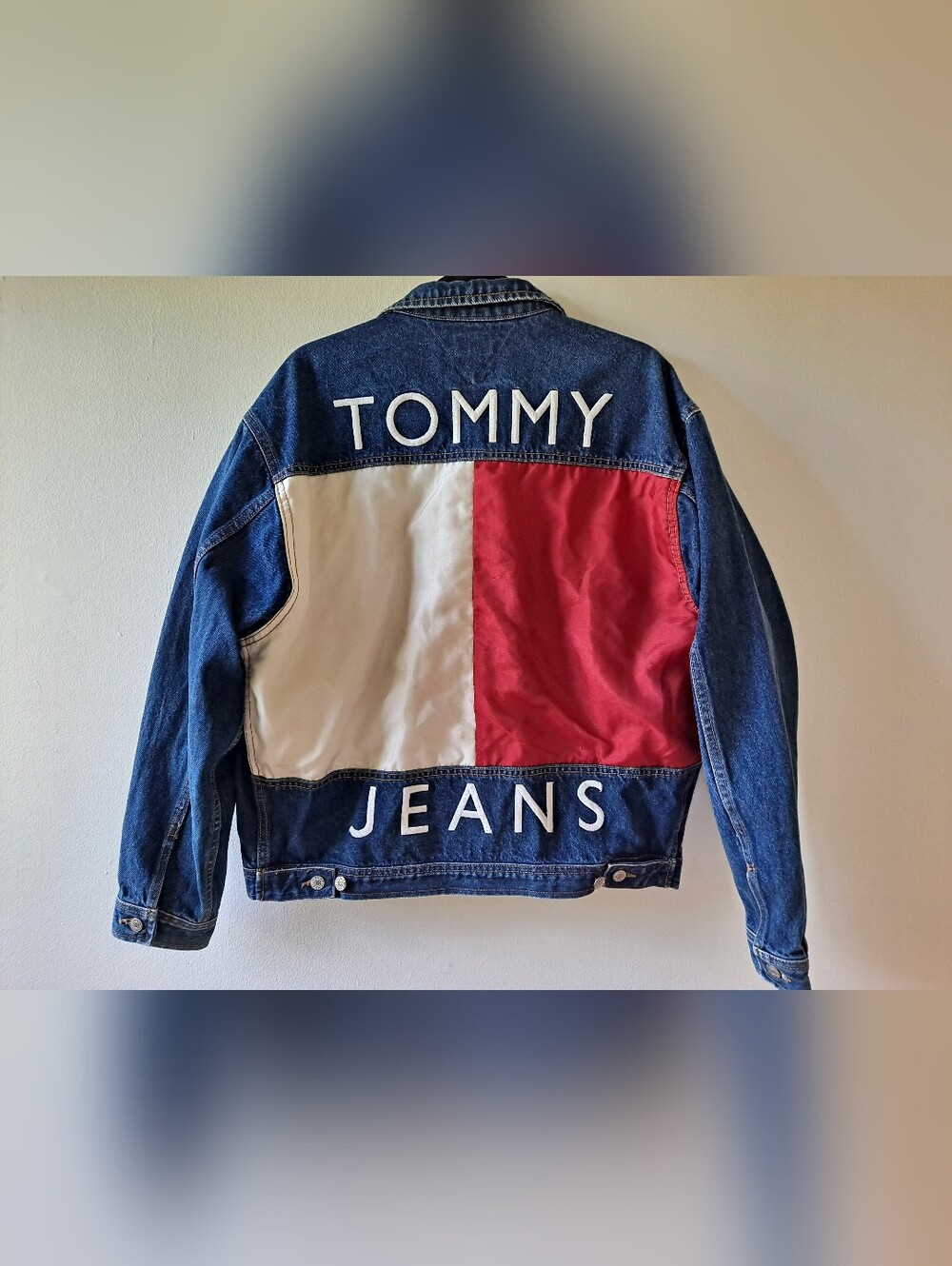 Vintage Tommy Hilfiger Big Flag Denim Jacket. Tommy Jeans. Size Medium. Y2K